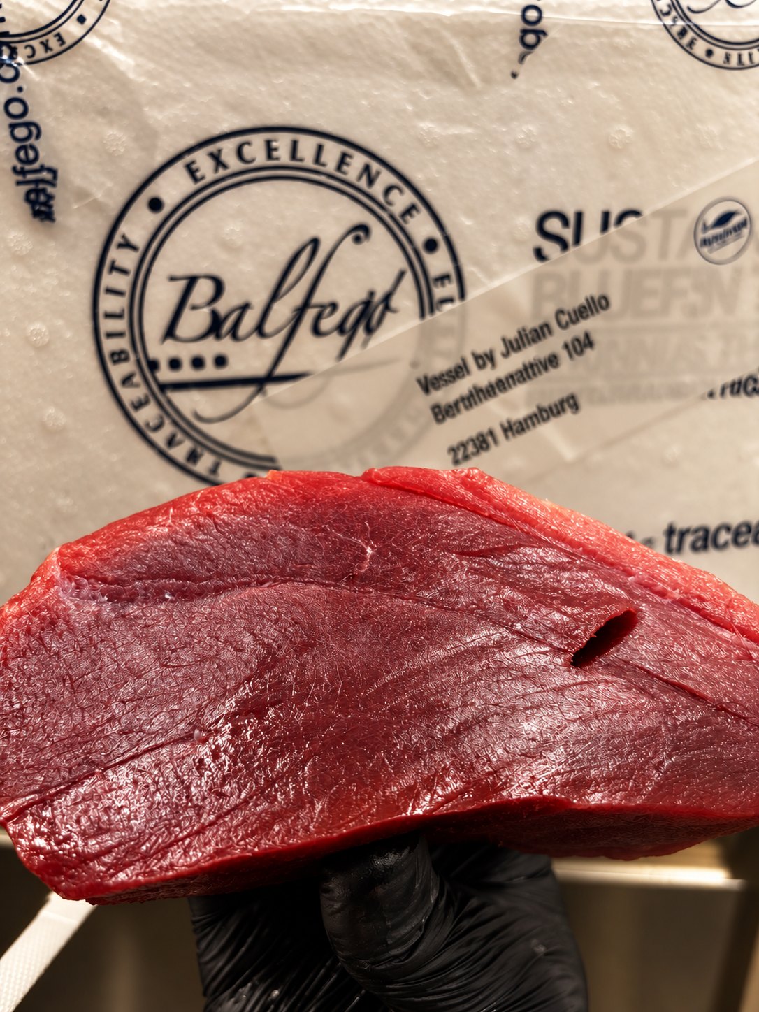 Roter Thunfisch von Balfegó, gehalten vor dem Herkunftszertifikat